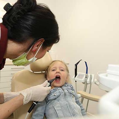 Kinderbehandlung bei Vriesen Zahnheilkunde
